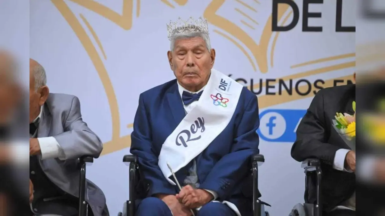 Coronan a Rey y Reina del adulto mayor en Gómez Palacio