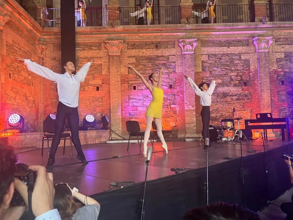El Festival Internacional Santa Lucía contempla 399 expresiones artísticas en 83 locaciones en 26 municipios; en los que participan 73 compañías con más de mil 100 artistas en escena de 26 países de 4 continentes que mostrarán su talento. Foto: Rosy Sandov