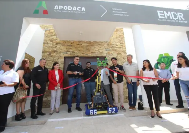 Apodaca inaugura la primera Escuela Municipal de Robótica en México