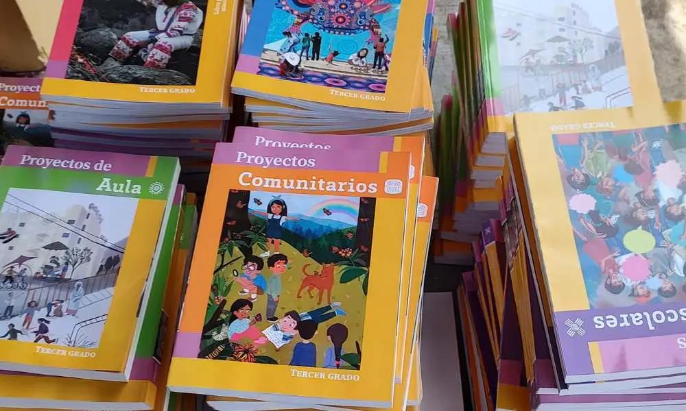 El Juez Octavo de Distrito en materia de amparo y juicios federales ordenó detener la distribución de libros de textos al conceder una suspensión provisional de amparo. Cortesía