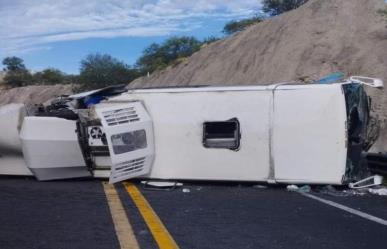 Entregan cuerpos de víctimas tras choque de autobús en Oaxaca