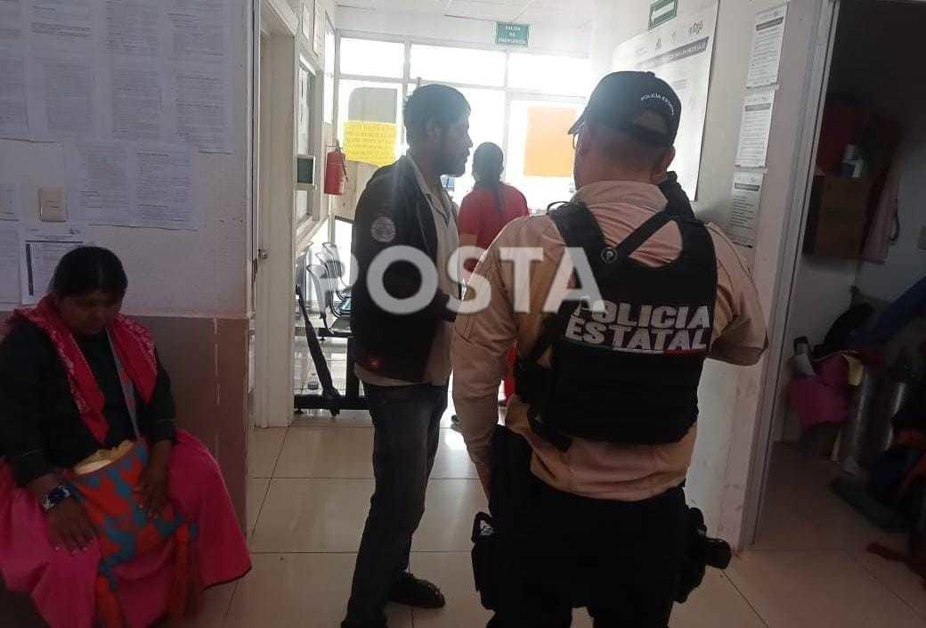 Una mujer de 25 años de edad murió y cinco integrantes más de su familia, entre ellos sus dos hijos pequeños, fueron hospitalizados tras un accidente en Mezquital. Foto: Especial.