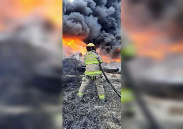 Alarma incendio en lote baldío aledaño a empresas en Apodaca