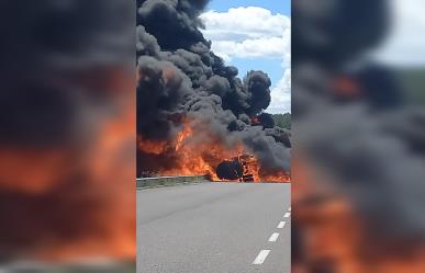 Reportan incendio de pipa de gasolina en la Supercarretera