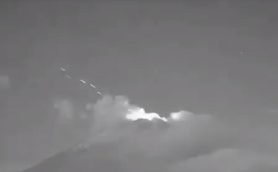 Captan extrañas luces saliendo del Popocatépetl, sin explicación. Foto: Captura de pantalla