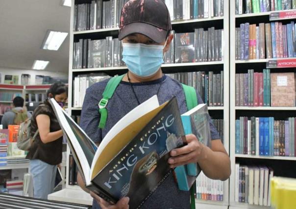 Compras desveladas...Se suma Nezahualcóyotl a venta nocturna de libros del FCE