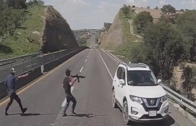 Captan despojo de camioneta en autopista de San Juan de los Lagos en Jalisco