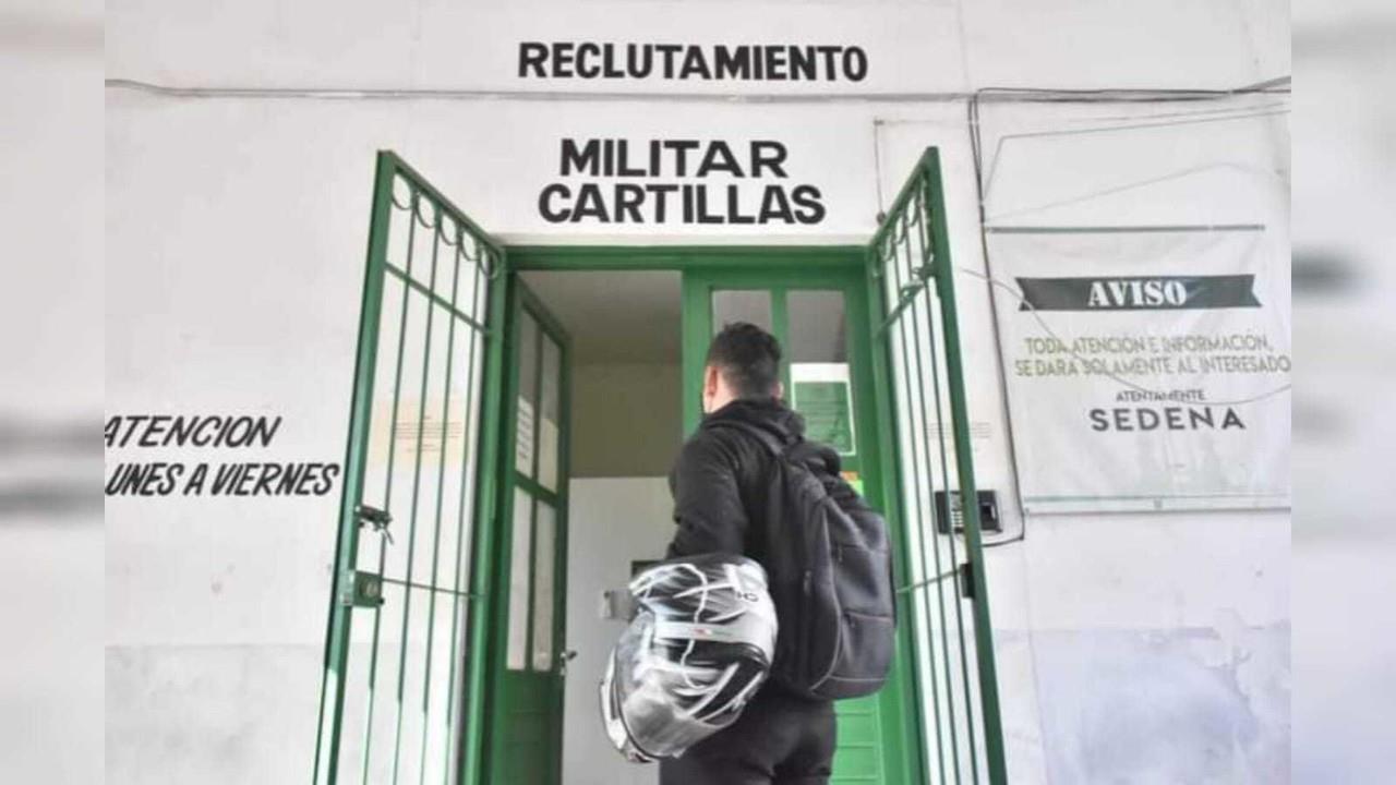 De lunes a viernes de estará recibiendo a los jóvenes interesados en concluir su trámite de liberación de cartilla. Foto: Facebook Ayuntamiento de Gómez Palacio.