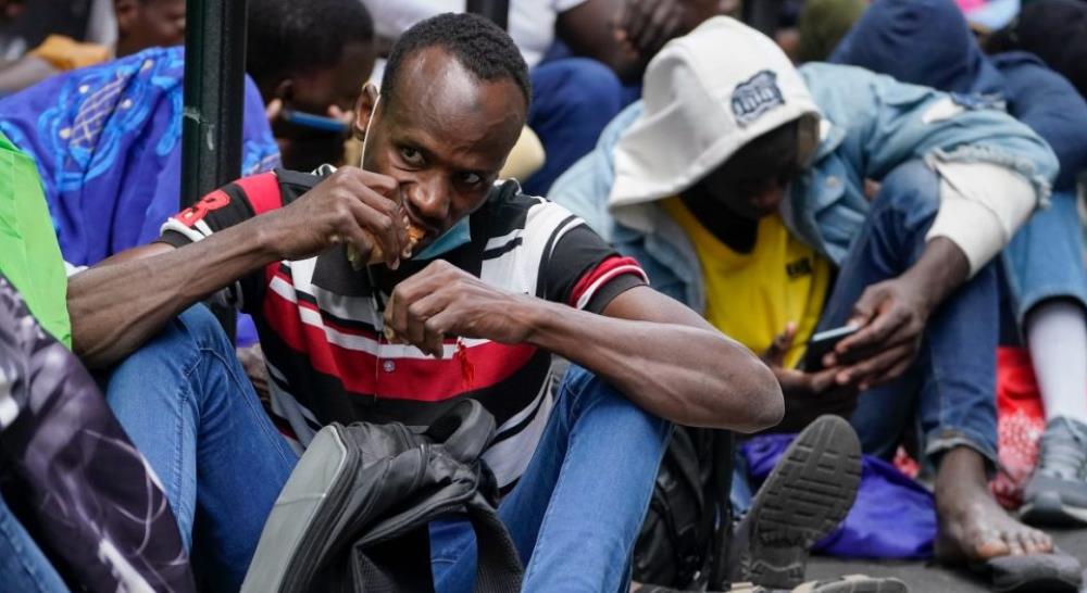 Gobernadora de Nueva York amplía estado de emergencia por crisis migratoria. Foto. AP