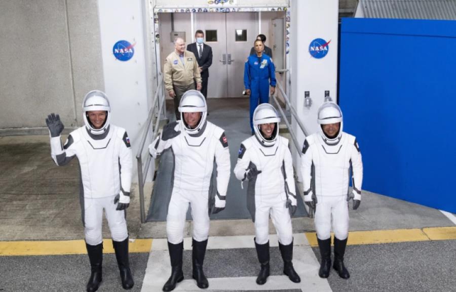 Cuatro astronautas de cuatro países distintos despegaron el sábado hacia la Estación Espacial Internacional. Foto. AP