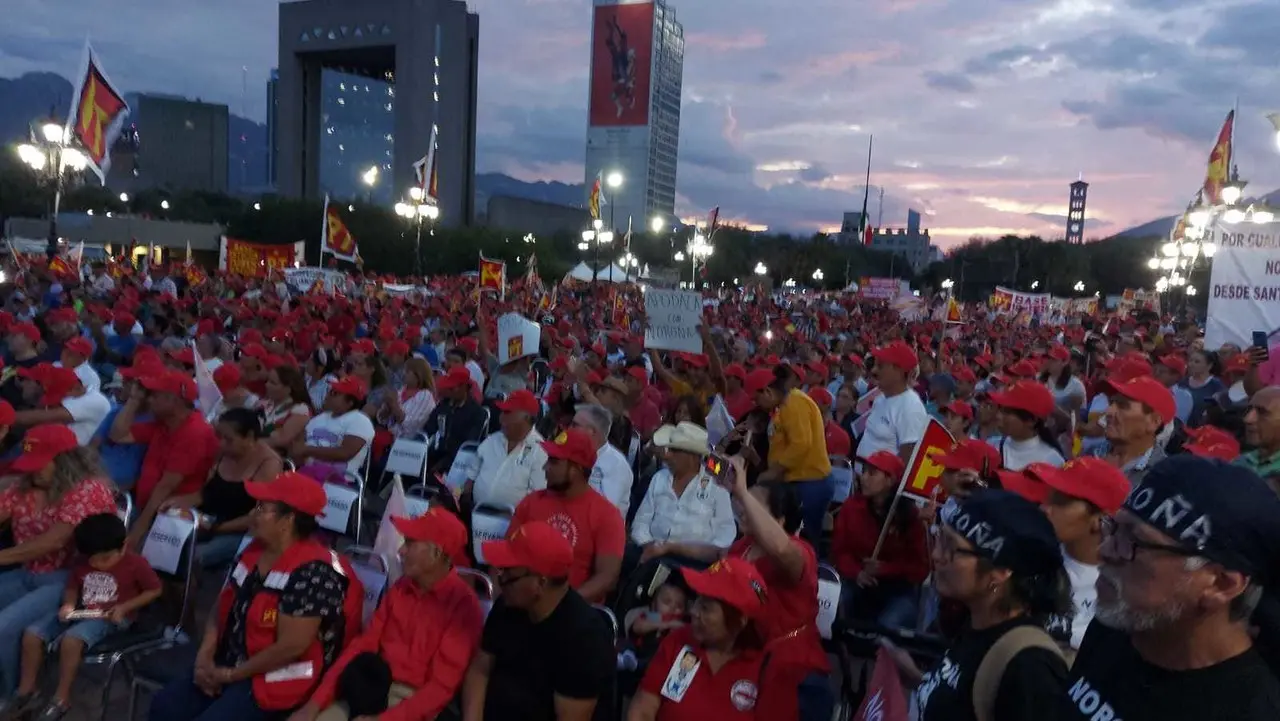 Encabeza Noroña Asamblea Popular en Macroplaza de Monterrey