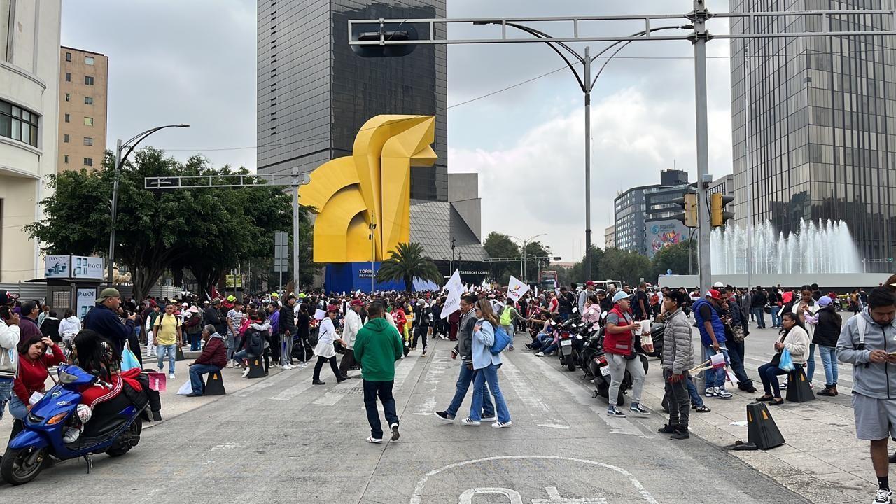 A las 11:00 de la mañana de este sábado 26 de agosto es la asamblea de cierre en el Monumento a la Revolución de Claudia Sheinbaum; miles de simpatizantes llegan a la cita. Foto: Israel Lorenzana.