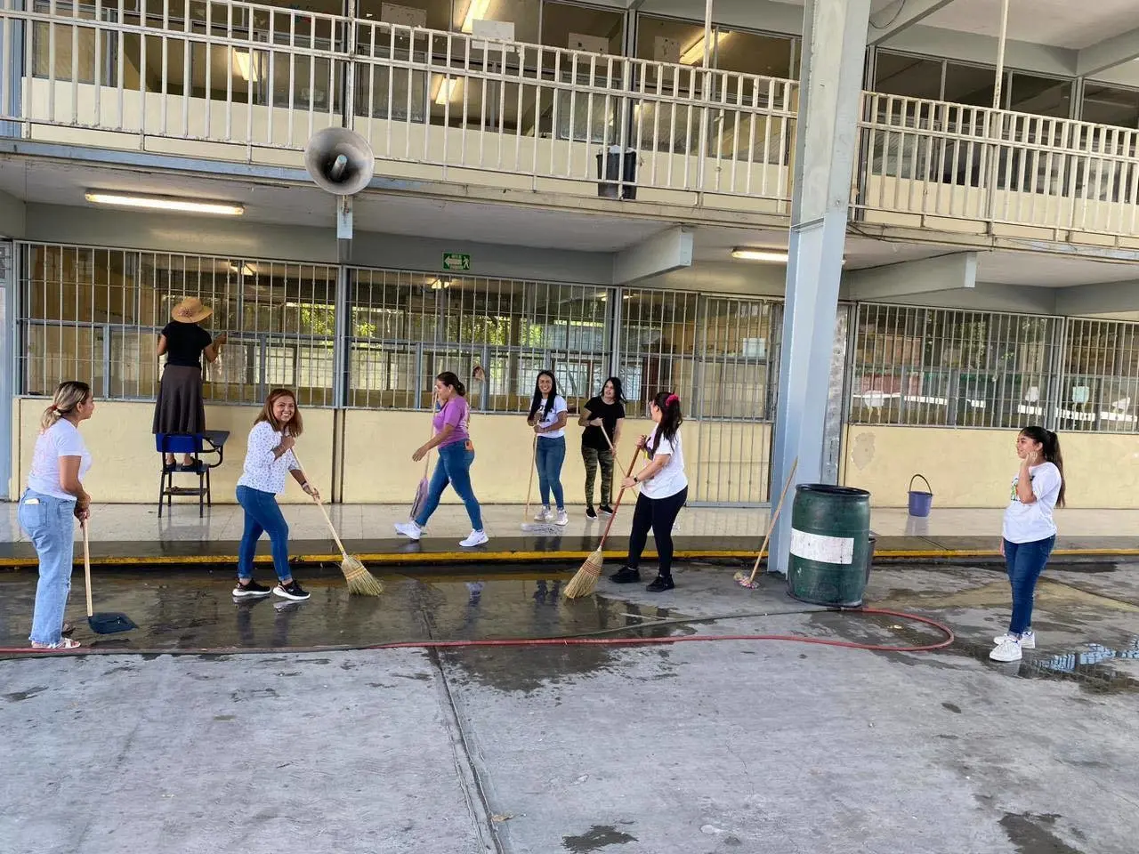 Sello Nuevo León: Realizan gran jornada de limpieza en escuelas