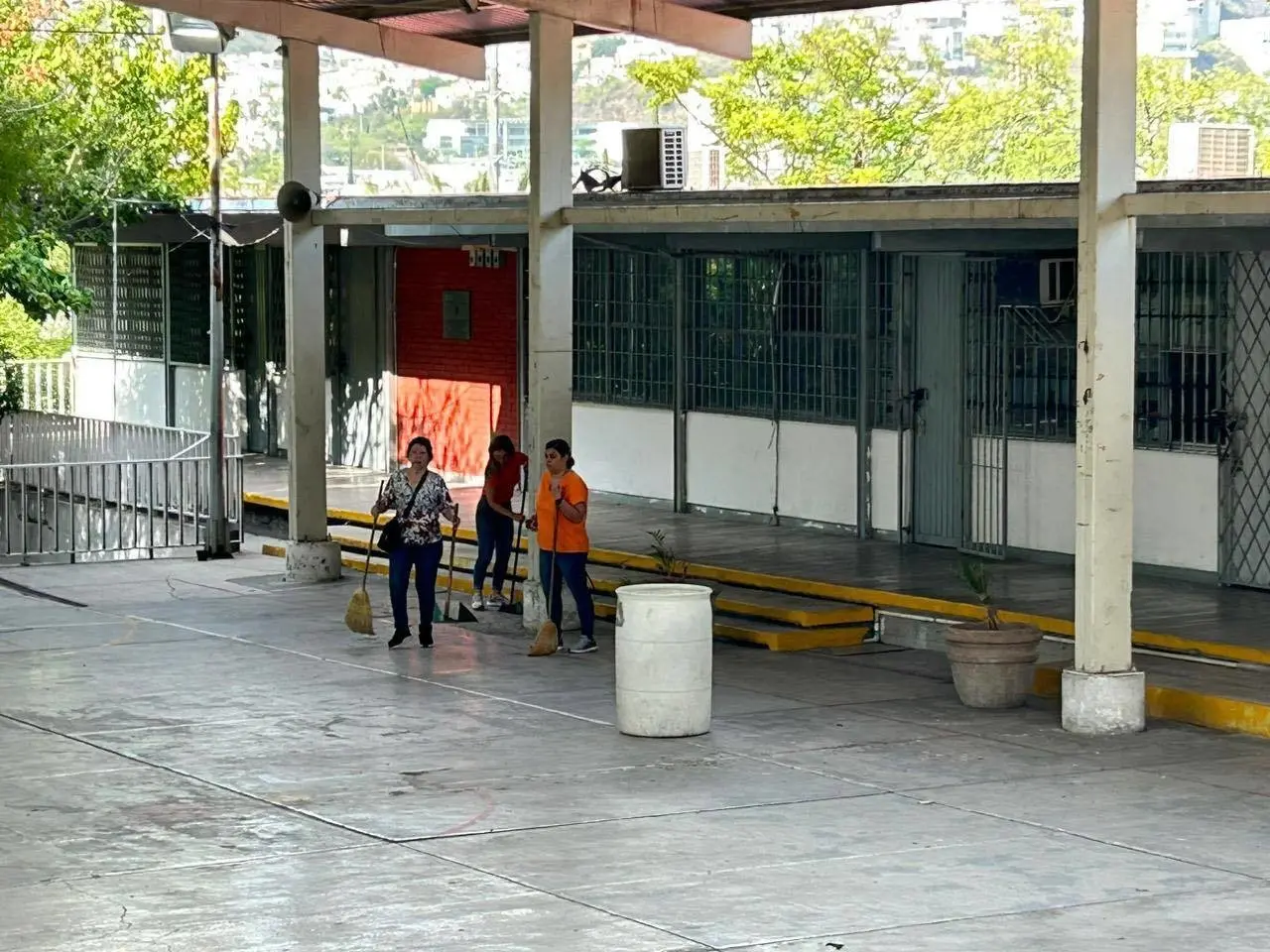 Sello Nuevo León: Realizan gran jornada de limpieza en escuelas