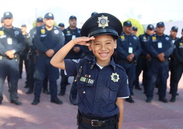 Niño cumple su sueño de ser policía por un día en Escobedo