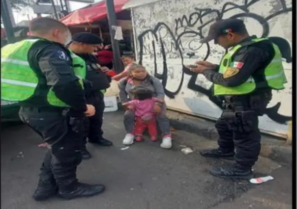 Mujer da a luz 2 veces dentro de patrulla de la policía de la Cdmx