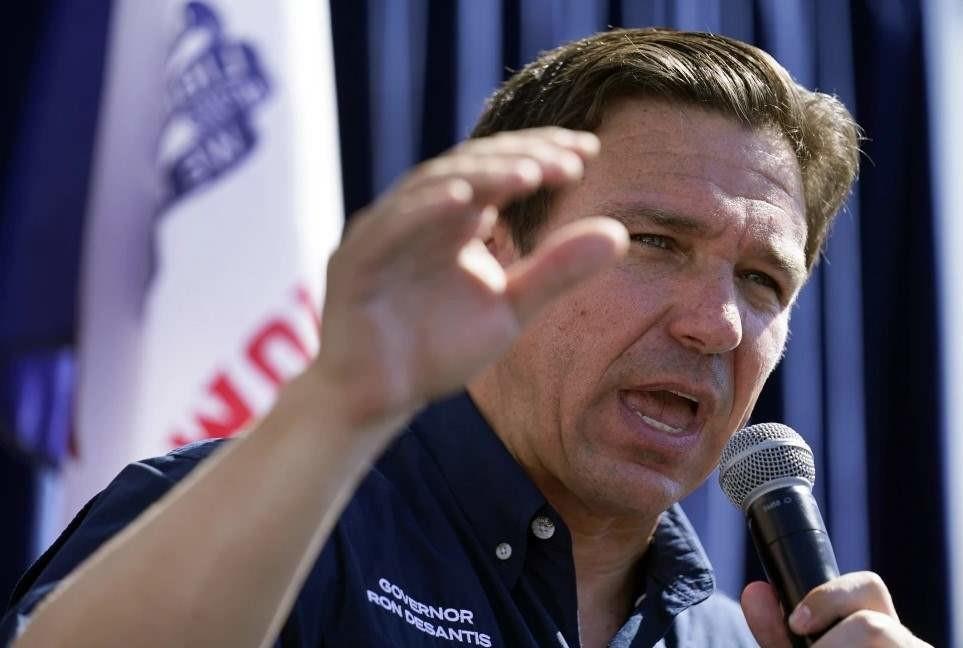 El gobernador de Florida y aspirante a la candidatura presidencial republicana Ron DeSantis en Des Moines, Iowa, el 12 de agosto de 2023. (Foto AP /Jeff Roberson)