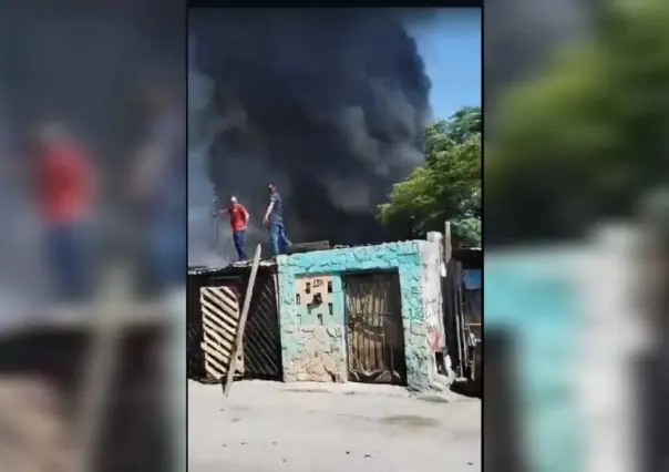 Incendio alcanza a 24 tejabanes en colonia Fernando A. Milpa de Escobedo