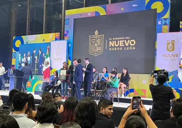 Entrega Samuel García Premio Estatal de la Juventud 2023