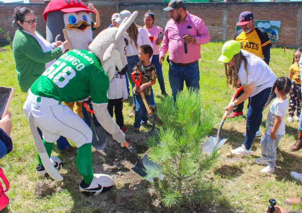 Reforestan escuela Generales de Durango y SRNyMA