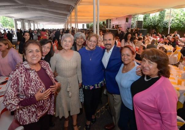 Felicidades a los abuelitos en su día; los festejan en Atizapán