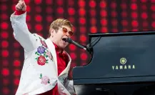 Hospitalizan a Elton John tras un accidente casero en Francia