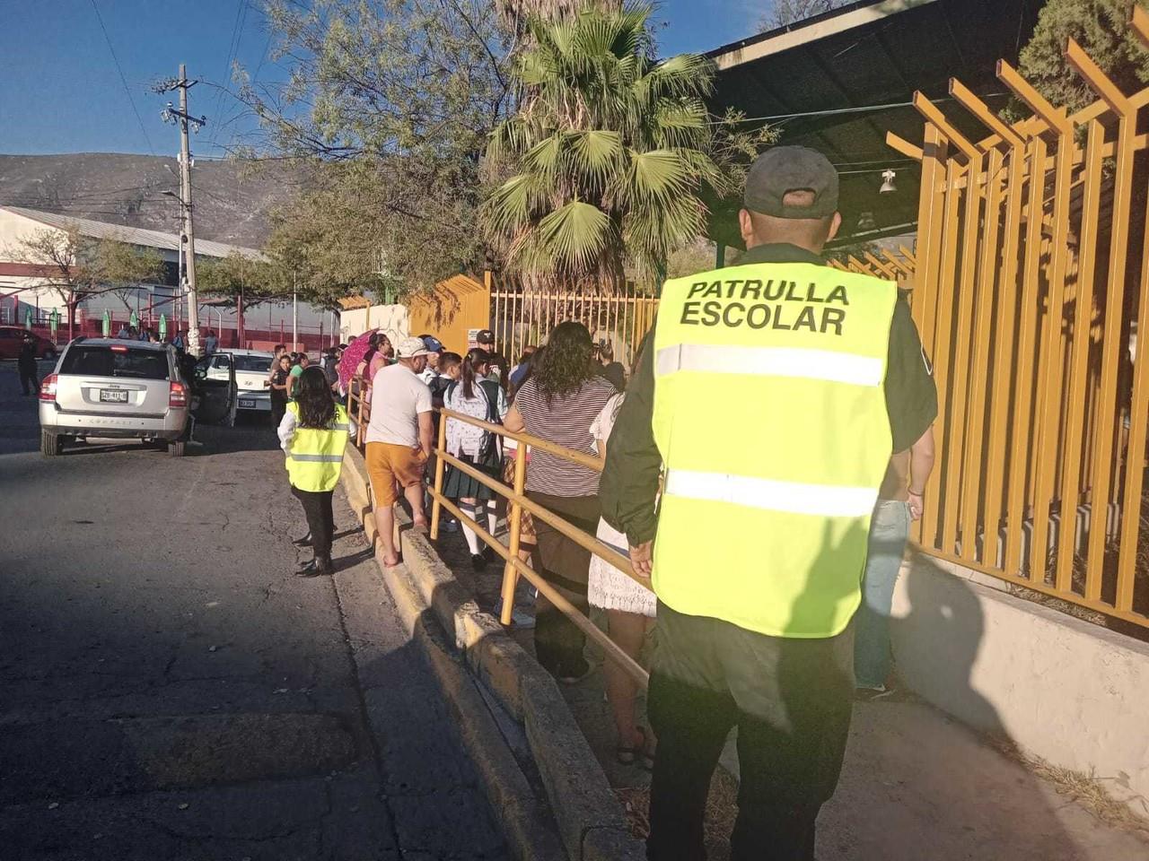 El operativo de seguridad vial implementado por la Secretaría de Seguridad Ciudadana de Escobedo ha permitido un regreso a clases sin incidentes en el municipio. Fotos. Cortesía