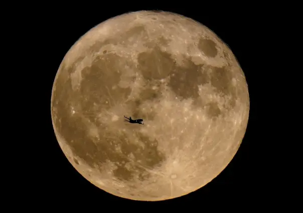 Superluna azul daría impulso a huracán Idalia en Florida