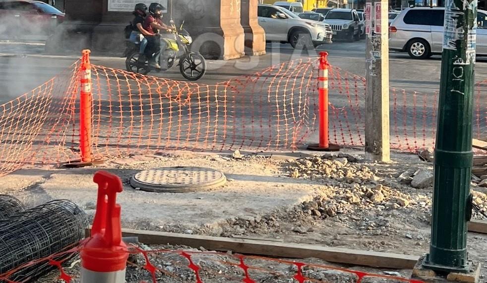 Esto ha generado cierta controversia entre los conductores, quienes expresan su preocupación por el impacto que esto podría tener en los tiempos de viaje y la congestión vial. Foto: Raymundo Elizalde.