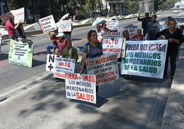 Protesta de derechohabientes y pensionados del IMSS por falta de personal capacitado