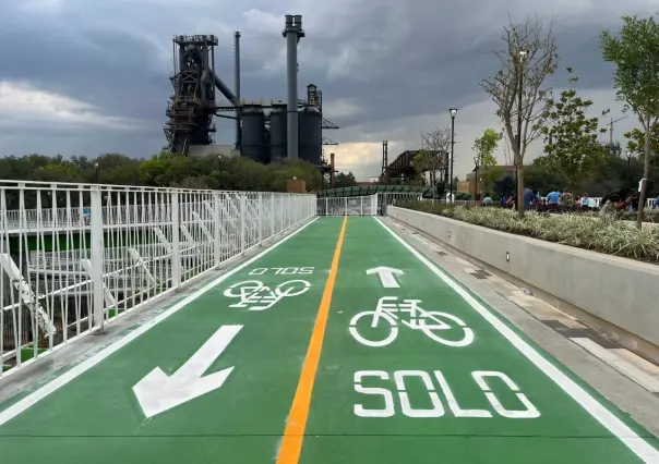 Inauguran con lluvia Puente Verde; conecta Parque Fundidora con el España