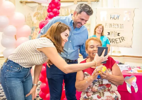 Voluntariado DIF Guadalupe regala placas dentales a abuelitos y abuelitas