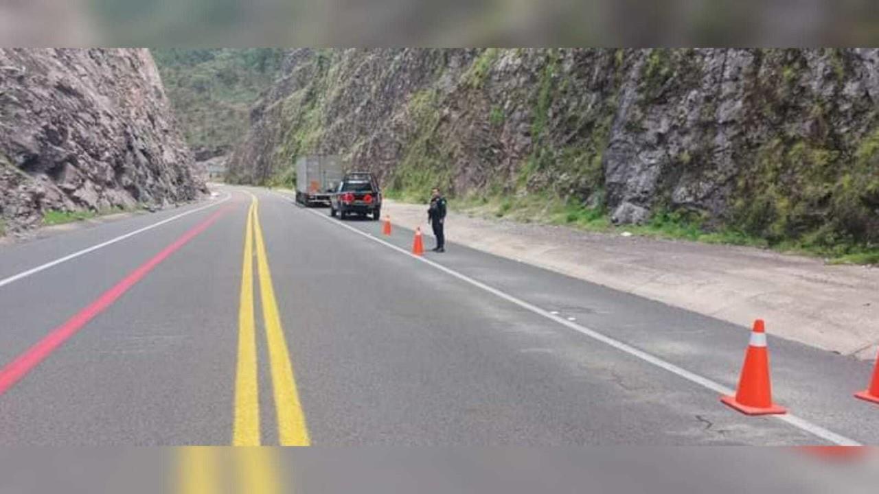 Extreme sus precauciones al transitar por la Durango-Mazatlán. Foto: Facebook SSP Durango.