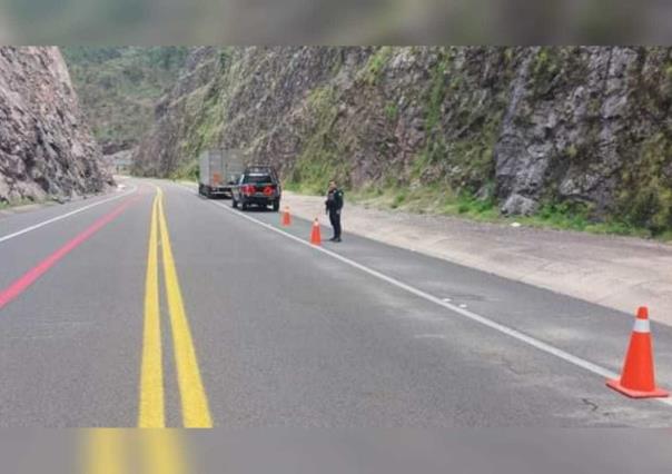 Vuelcan dos en accidentes diferentes en la Durango-Mazatlán