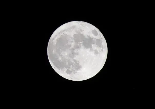 ¿La viste? Superluna azul engalana cielo; no se repetirá hasta 2037