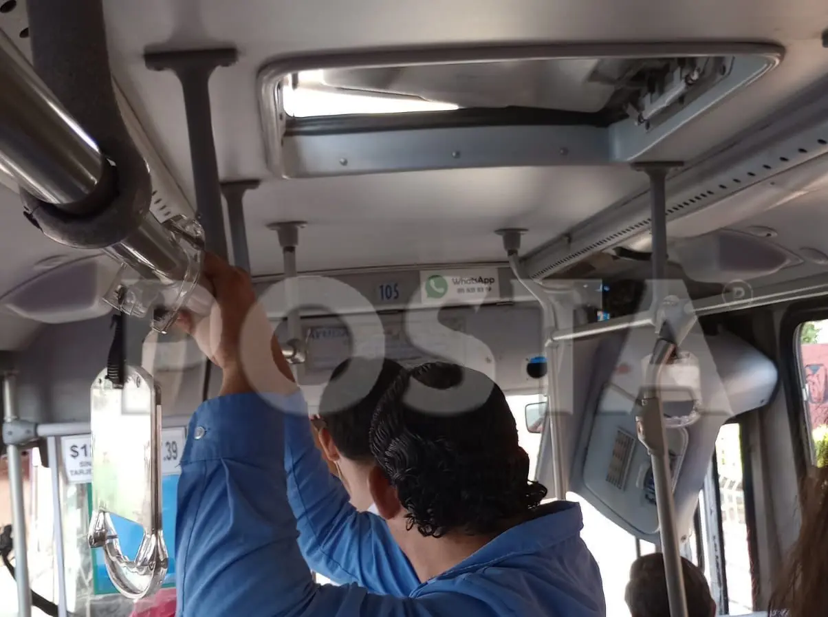 ¡Se cae a pedazos! Pasajeros se la rifan en ruta 223 de Juárez, Nuevo León