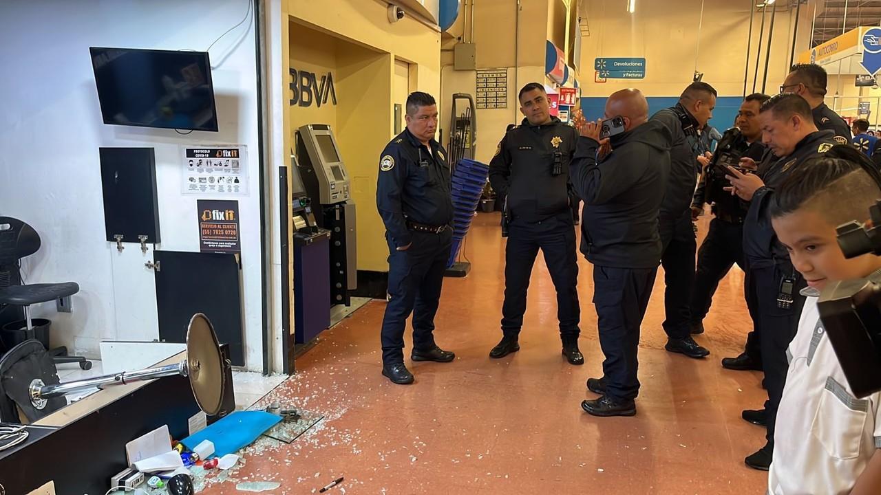Violenta riña y presunta balacera en Walmart de la Venustiano Carranza. Foto: Ramón Ramírez