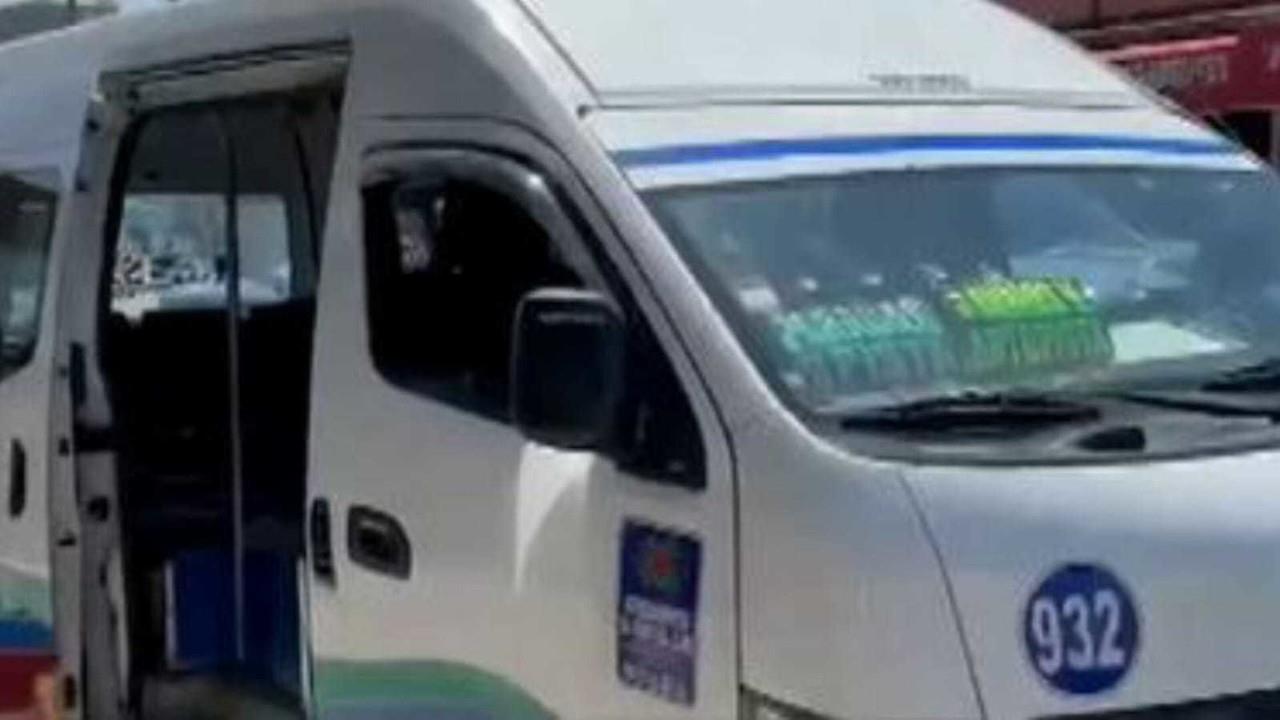 Dos presuntos asaltantes de transporte público fueron detenidos por los autodefensas transportistas en Cuautitlán Izcalli, fueron entregados a las autoridades. Foto: Cortesía