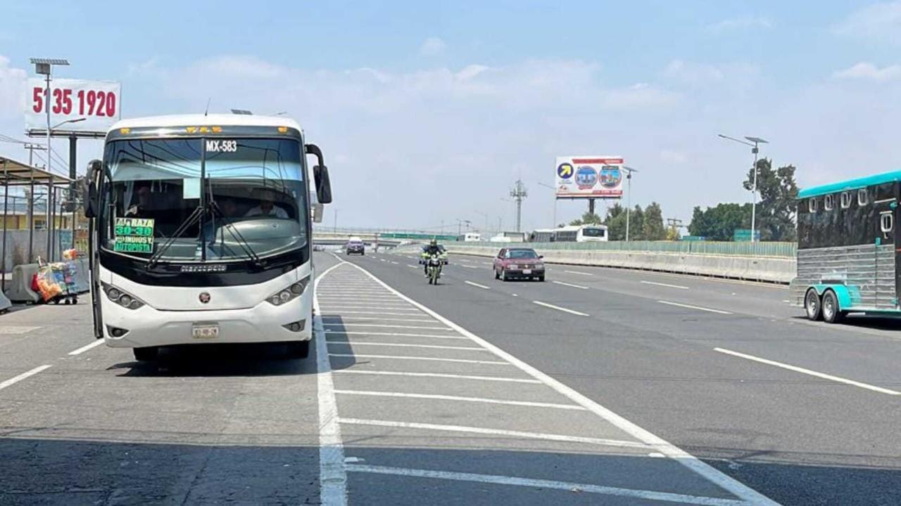 La autopista México-Pachuca fue liberada después de 8 horas y media de bloqueo por transportistas quienes exigieron a las autoridades frenar las extorsiones de las que son víctimas todos los días. Foto: Israel Lorenzana