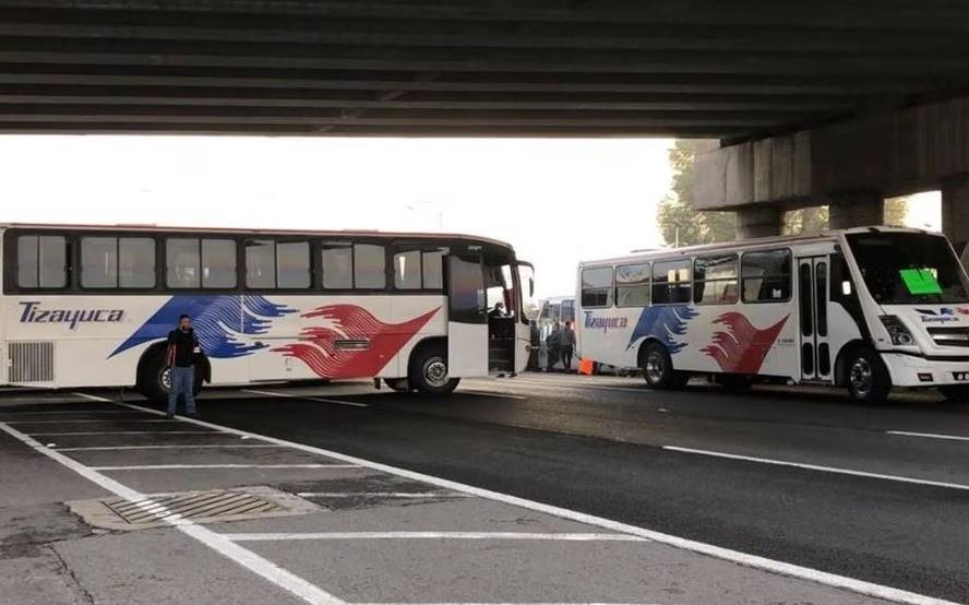 El tránsito está severamente afectado, por lo que la Vía Morelos, avenida central Carlos Hank González, Puente de Fierro y la carretera federal México-Pachuca. Foto: Especial.