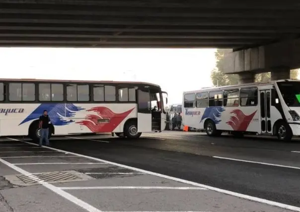 Bloquean transportistas la autopista México-Pachuca