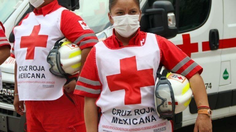 Elementos de la Cruz Roja del Estado de México.