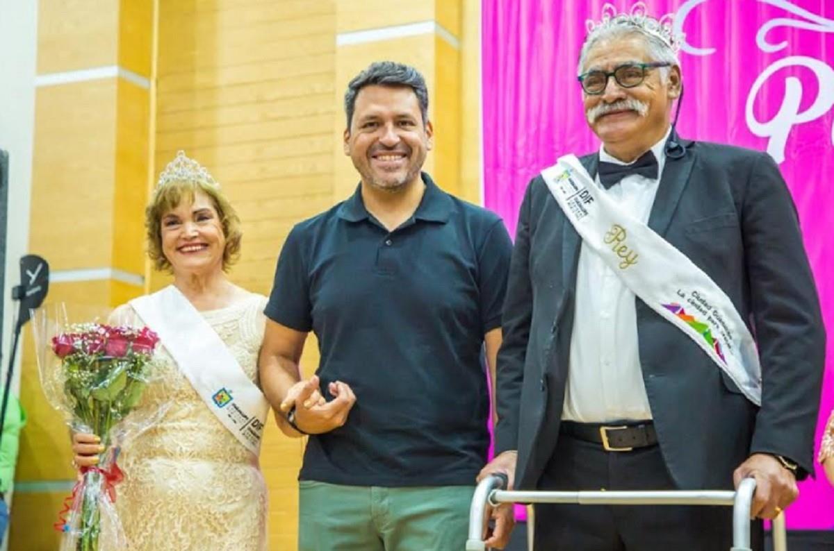 Coronan a abuelitos de casas club en Guadalupe