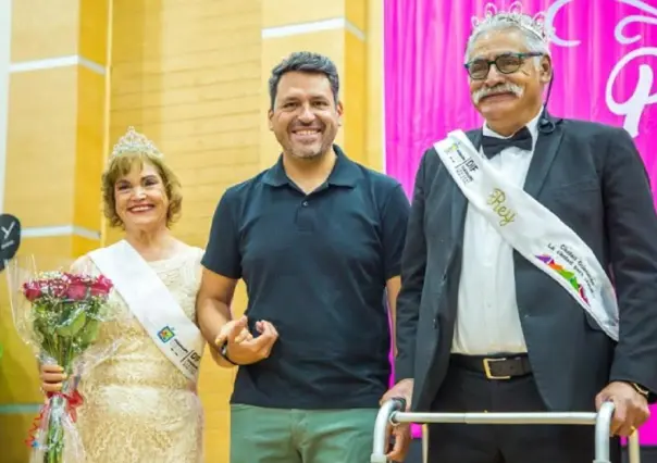 Coronan a abuelitos de casas club en Guadalupe