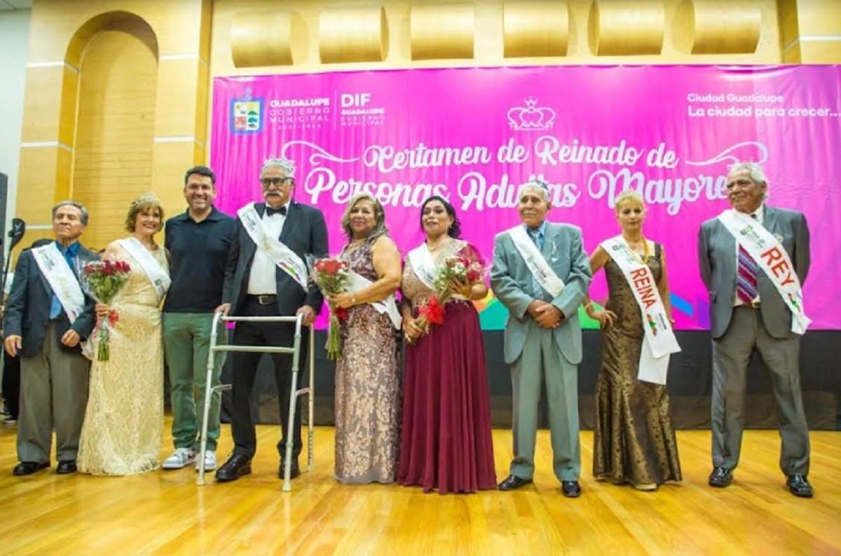Coronan a abuelitos de casas club en Guadalupe