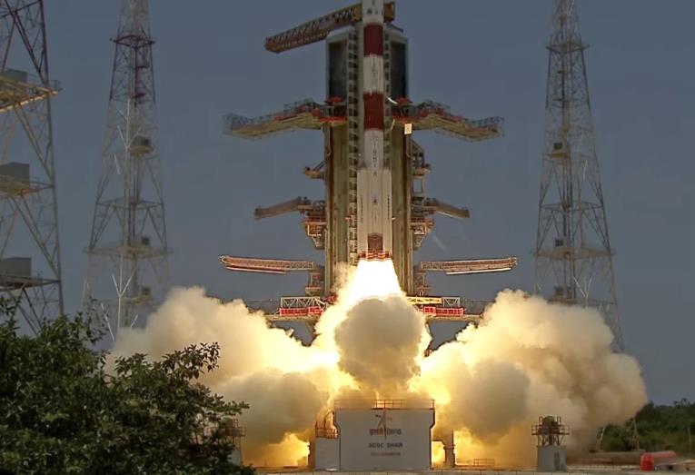 India lanzó el sábado su primera misión espacial para estudiar el Sol. Foto. AP