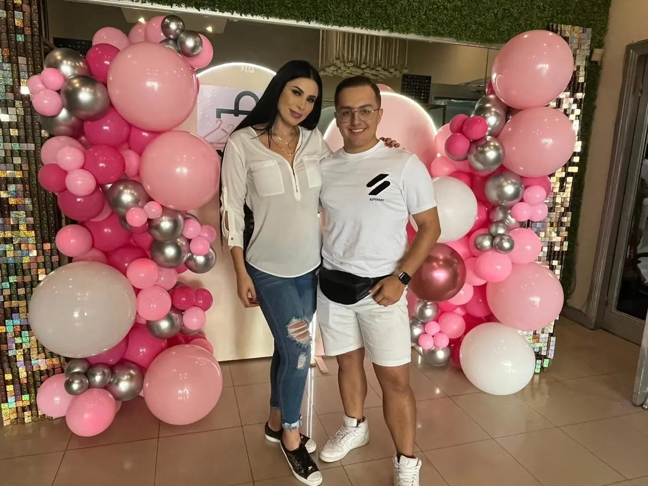 Hacen influencers regias un bazar de estrellas