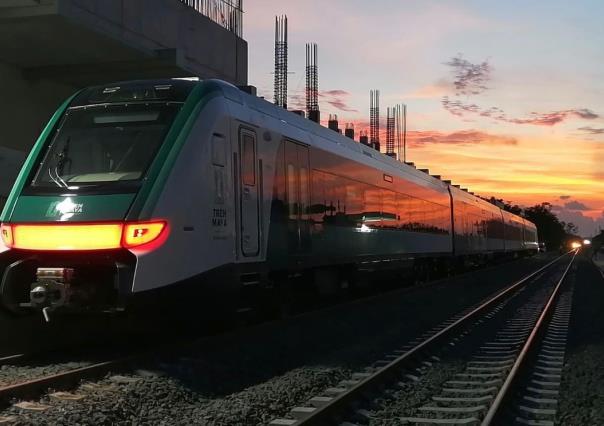 Firma AMLO decreto para entregar Tren Maya a Sedena