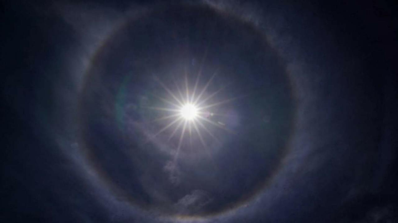 Un halo solar embelleció el cielo del Valle de Toluca y sorprendió a los mexiquenes que pudieron captarlo desde diferentes puntos. Foto: Cortesía