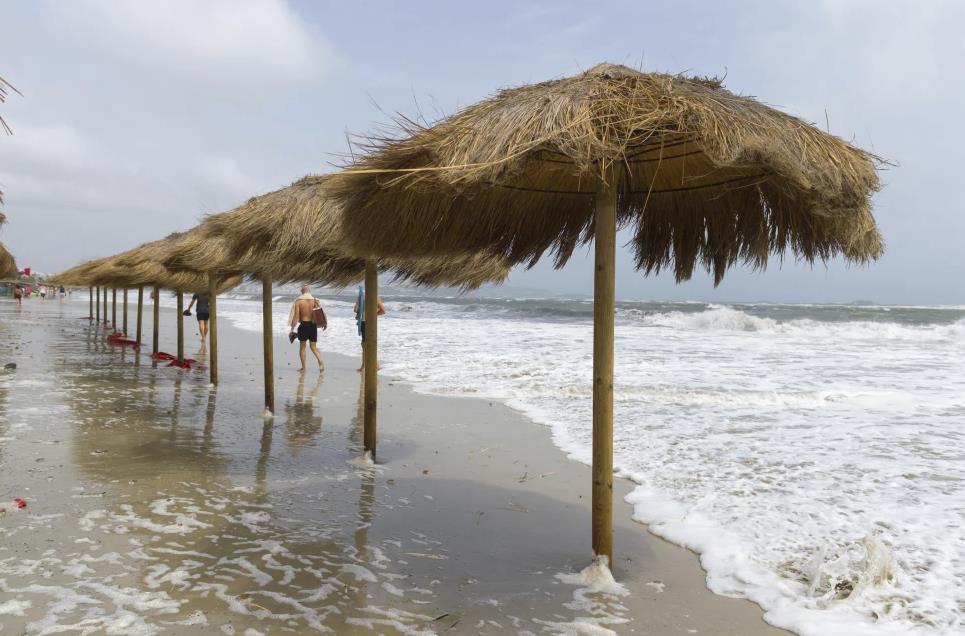 Las intensas lluvias en España dejan dos muertos, tres desaparecidos y daños materiales.  Foto. (German Lama/Europa Press via AP)